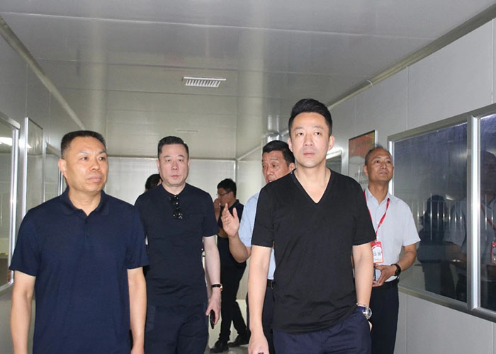 麻六记汪小菲考察“酸辣粉之都”，与sthpzx共议创新和发展